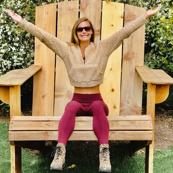 Meet your Posher, Courtney - Picture 1 of 1